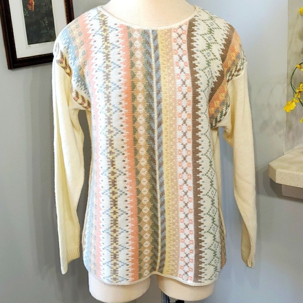 NORTON McNaughton pullover sweater. Beautiful colors. SIZE LARGE.